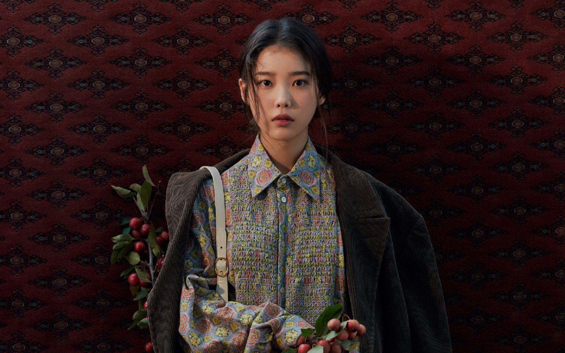 以足球为载体的国际交流合作不断深化,产业链日益完善,以足球为载体的德育教育