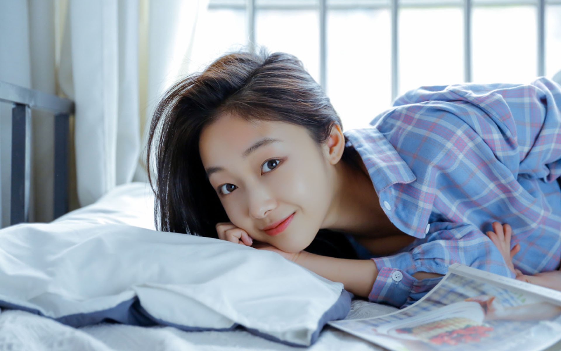 赛场压力山大：车手们的心理调适秘诀，赛车行驶时对地面的压力